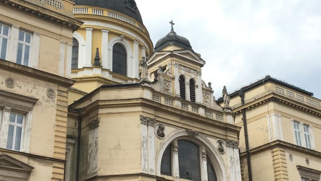 A large and grand looking Austro-Hungarian era building in Sarajevo